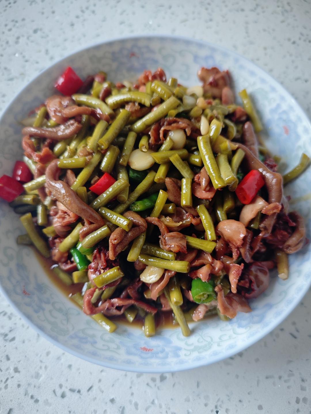 够酸爽过瘾的湖南菜酸豆角炒鸡杂