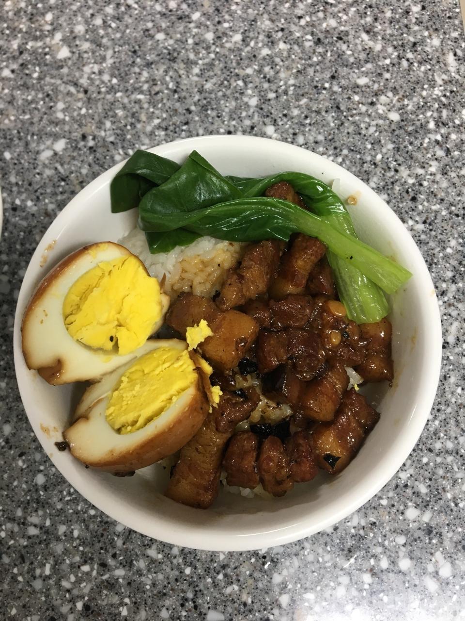 洋葱酥卤肉饭