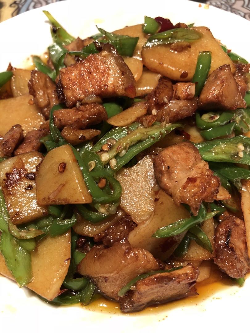 五花肉干煸土豆片