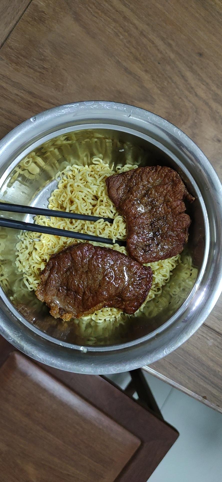 黑胡椒牛排（菲力牛排）—附黑胡椒汁的做法
