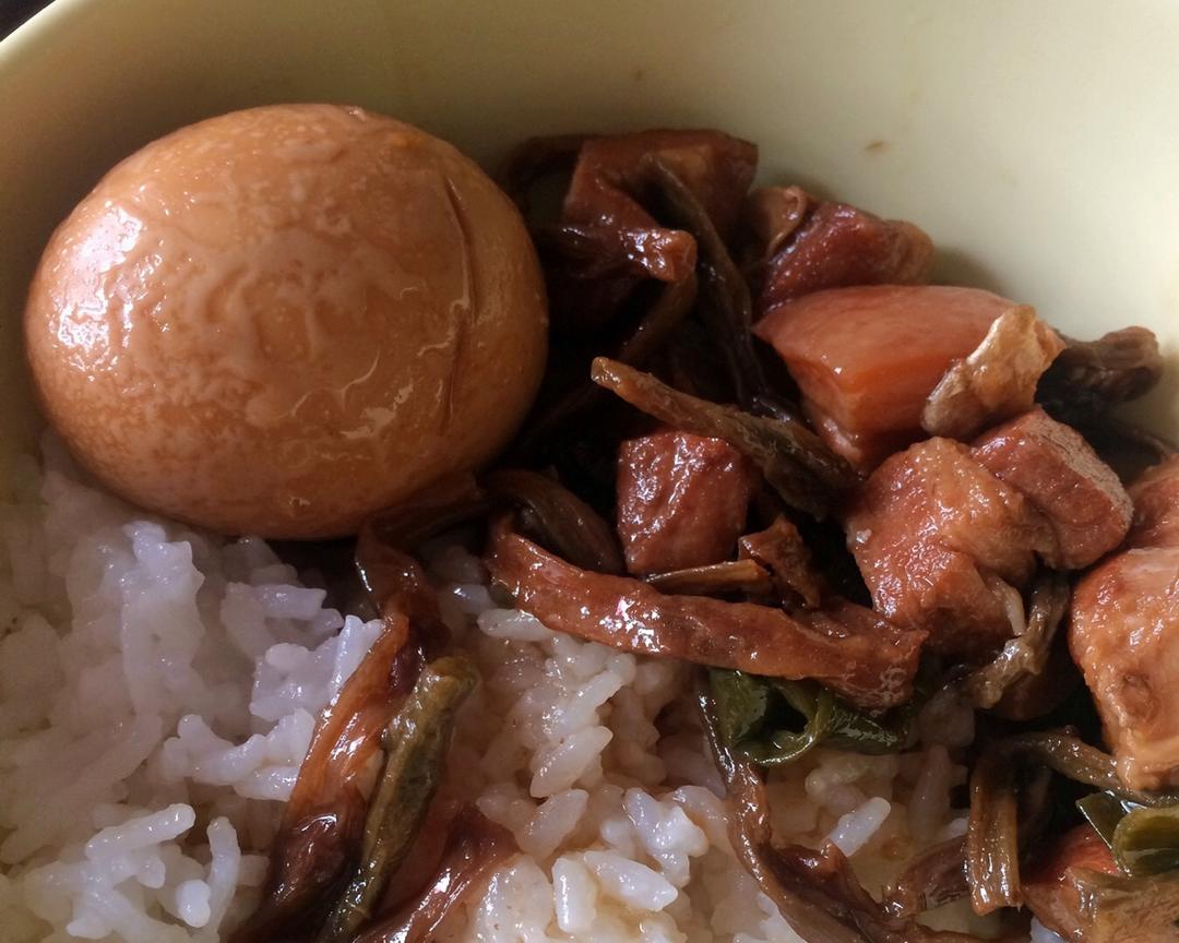 五花肉烧干豆角煮鸡蛋