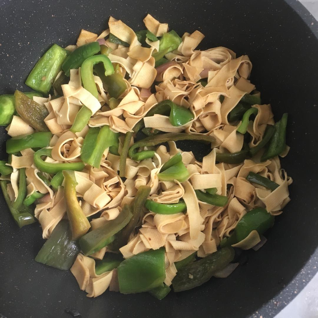 青椒豆腐皮炒肉丝