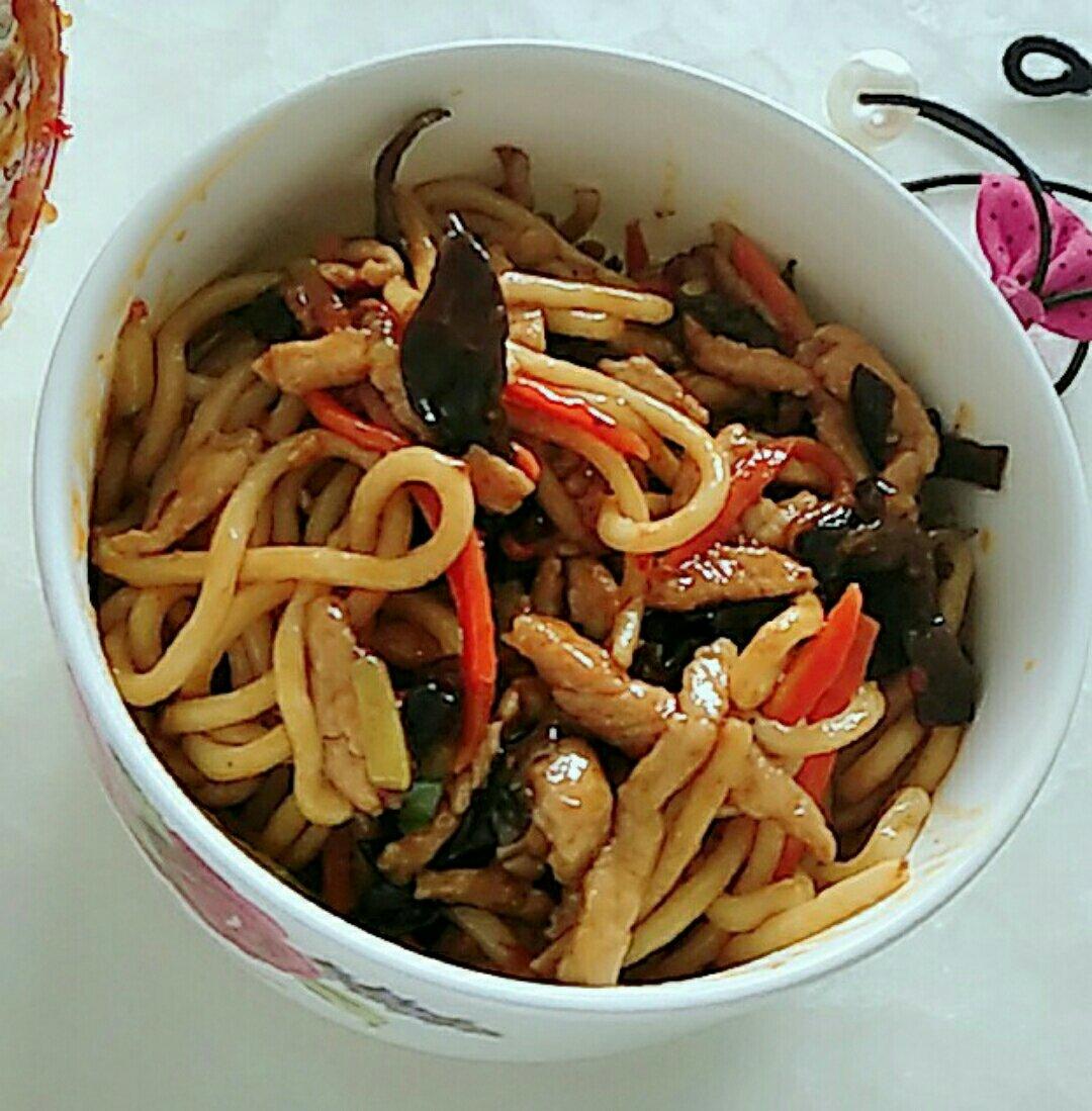 鱼香肉丝炒面