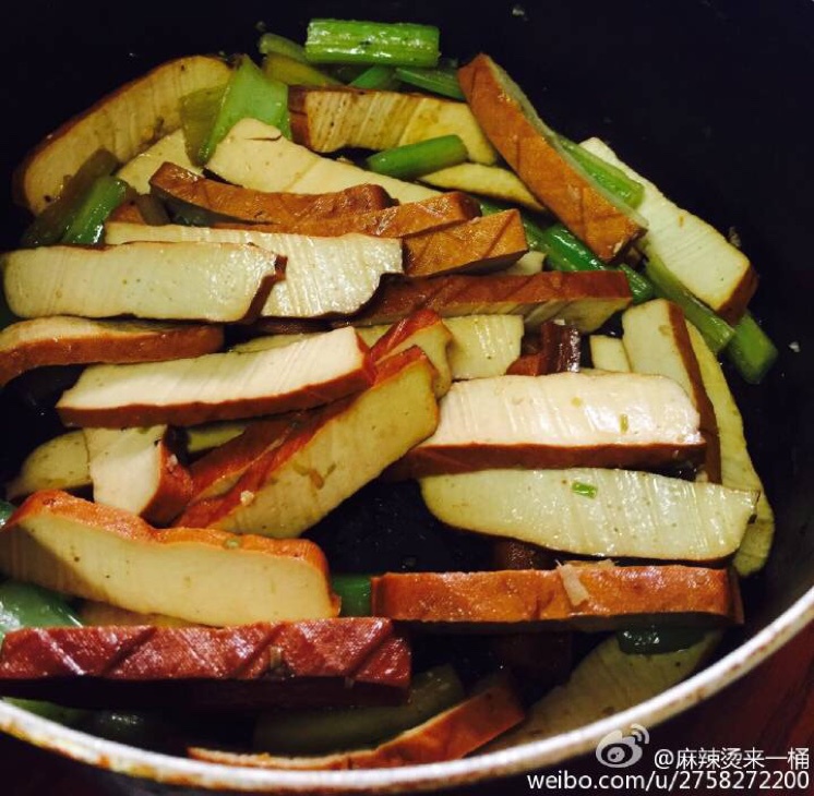 小芹菜炒香干