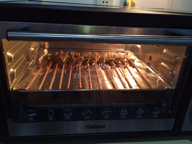 让你忍不住想吮指的——黑椒烤虾串