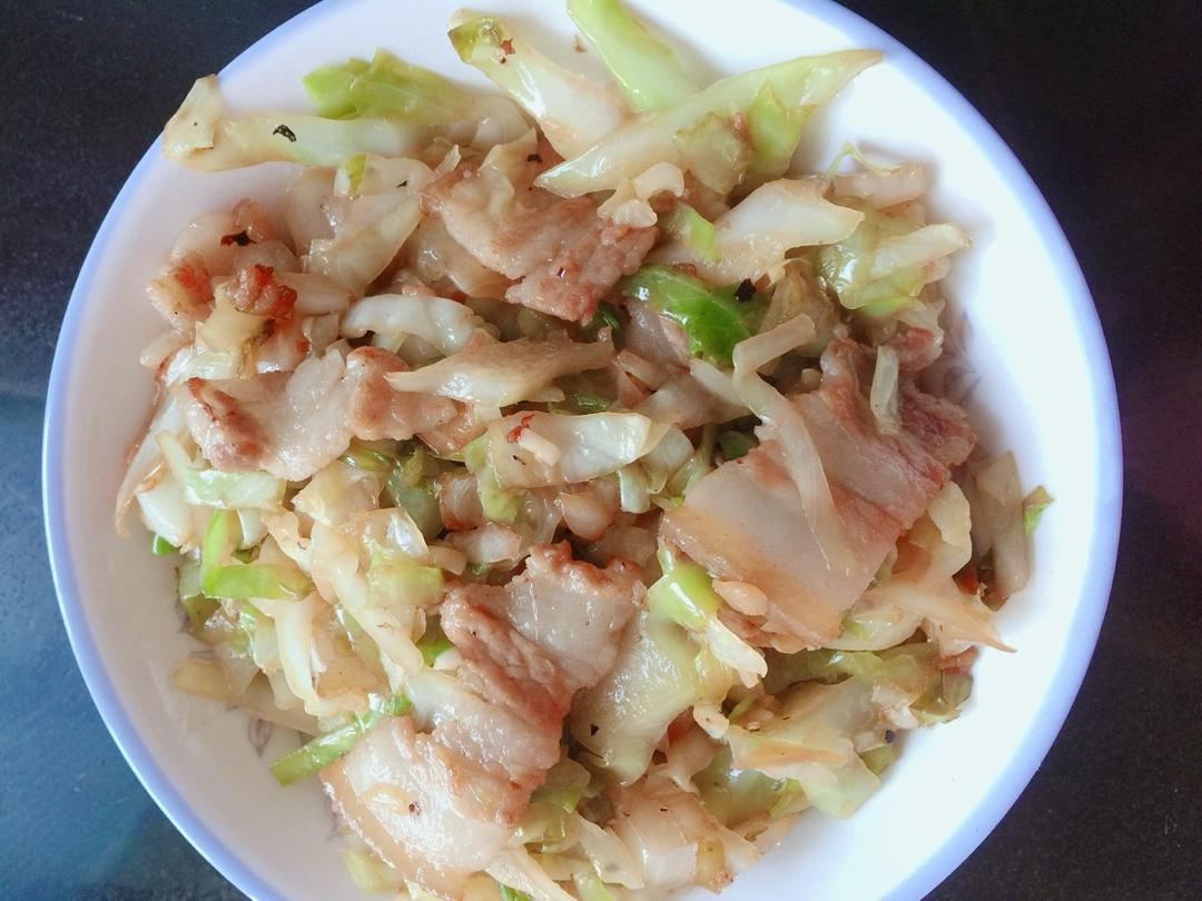 五花肉炒手撕包菜