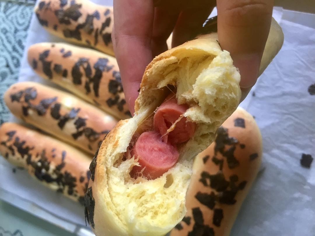 肉松火腿奶酪香葱面包