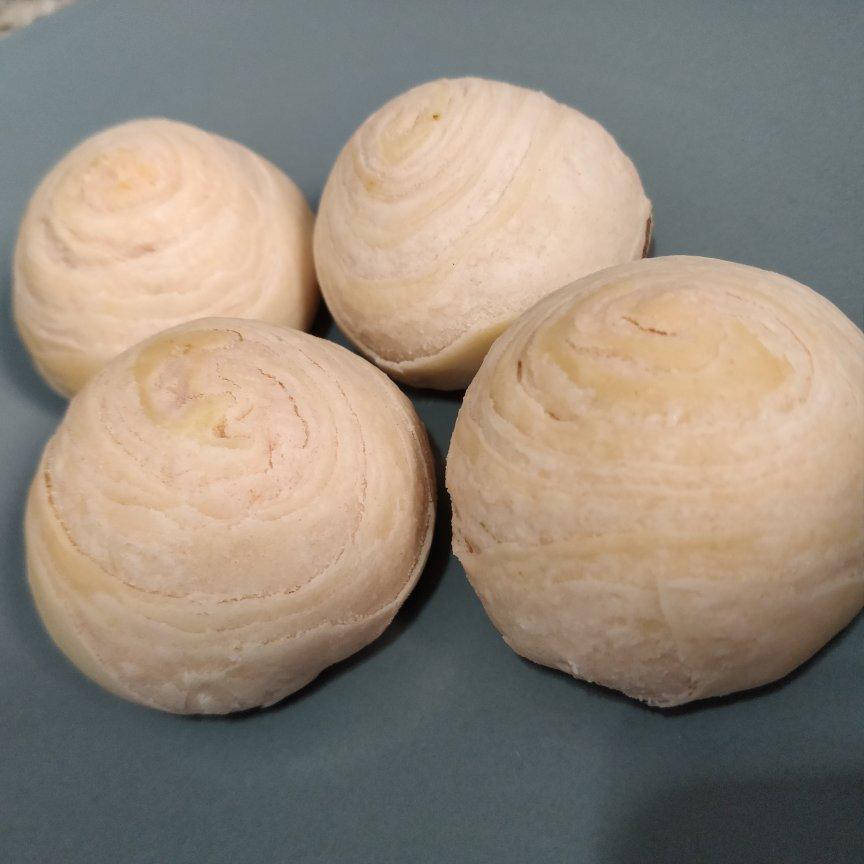 五彩缤纷的酥皮月饼