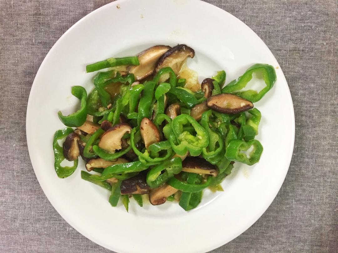青椒炒香菇