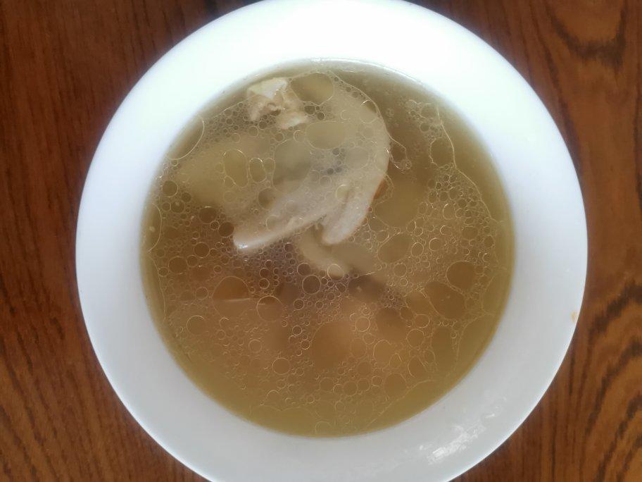 鲜松茸土鸡汤