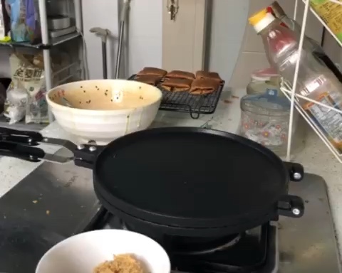芝麻肉松蛋卷的做法 步骤5