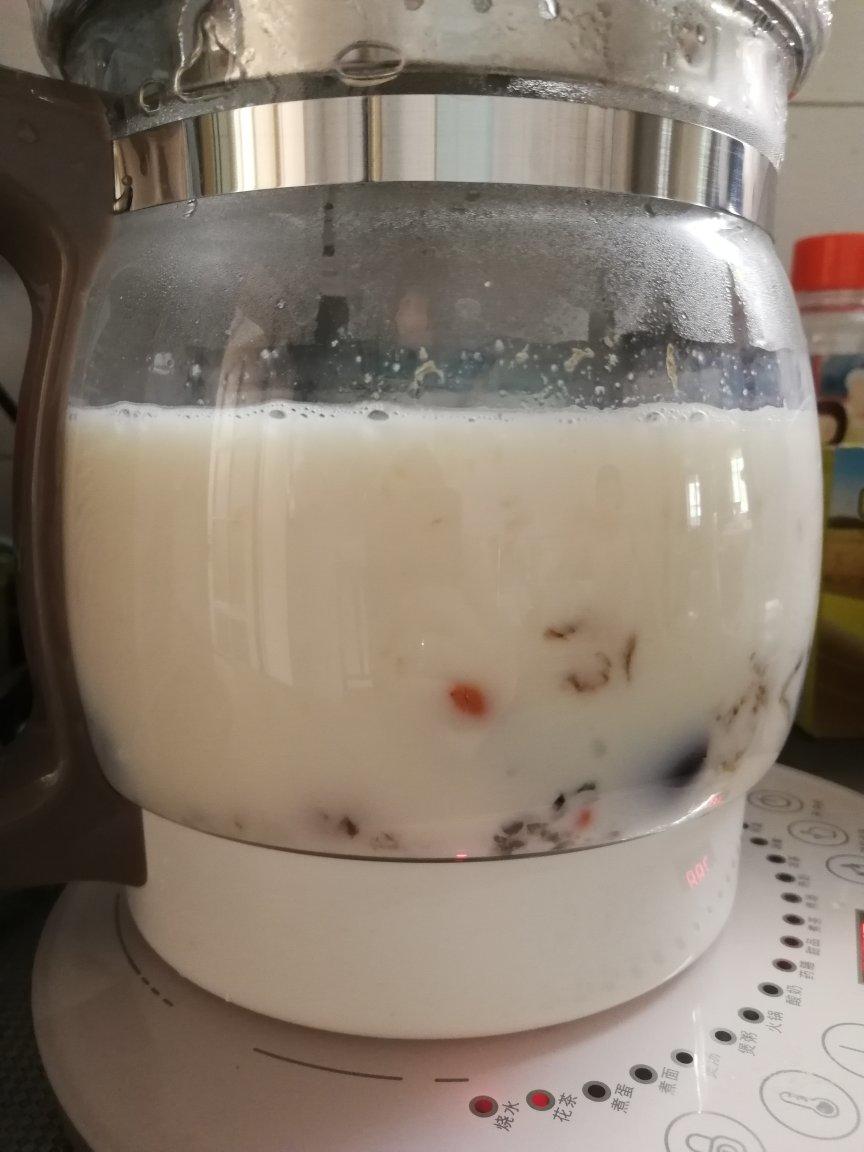 桃胶皂角米牛奶炖雪燕