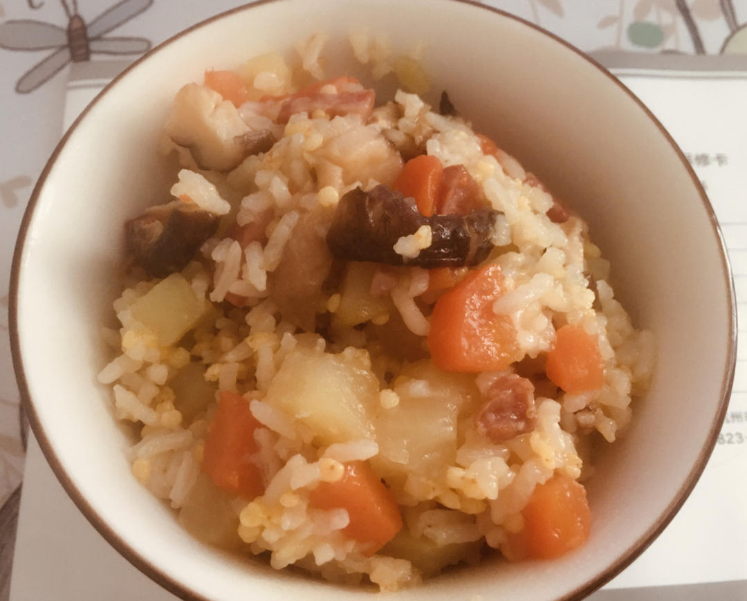 电饭煲 电饭锅香肠土豆焖饭 呼啦圈aa做的电饭锅香肠土豆焖饭