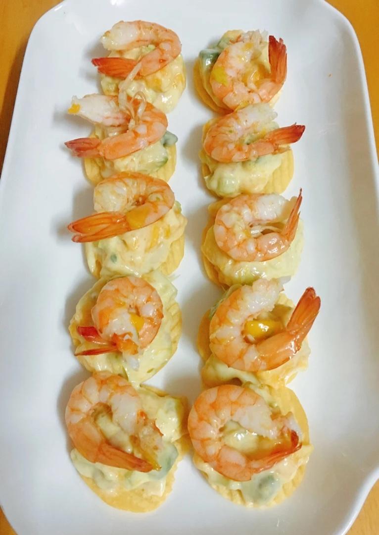 薯片牛油果大虾沙拉