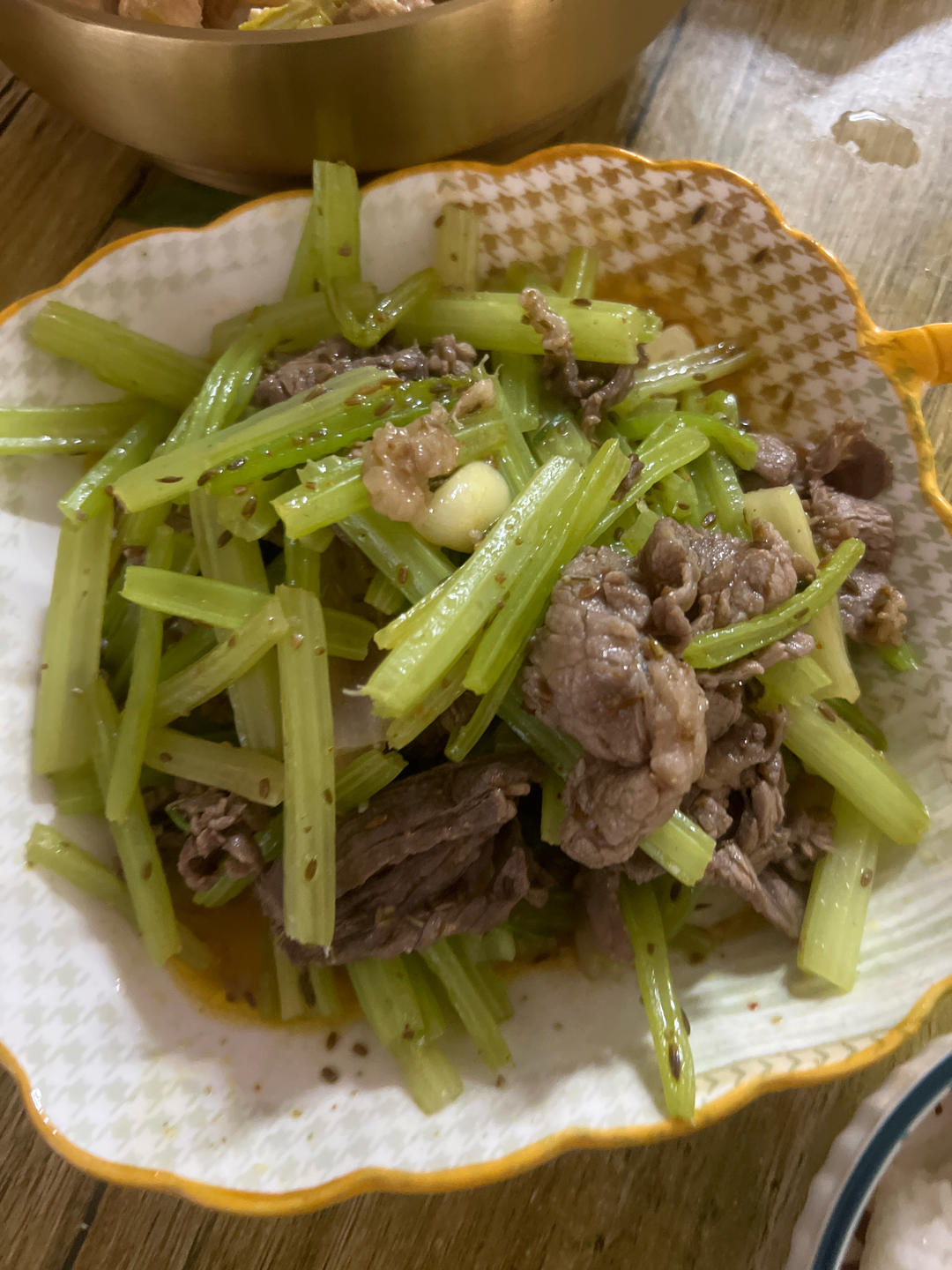 芹菜炒牛肉 快和我一起做！超级嫩！家常快手简单！