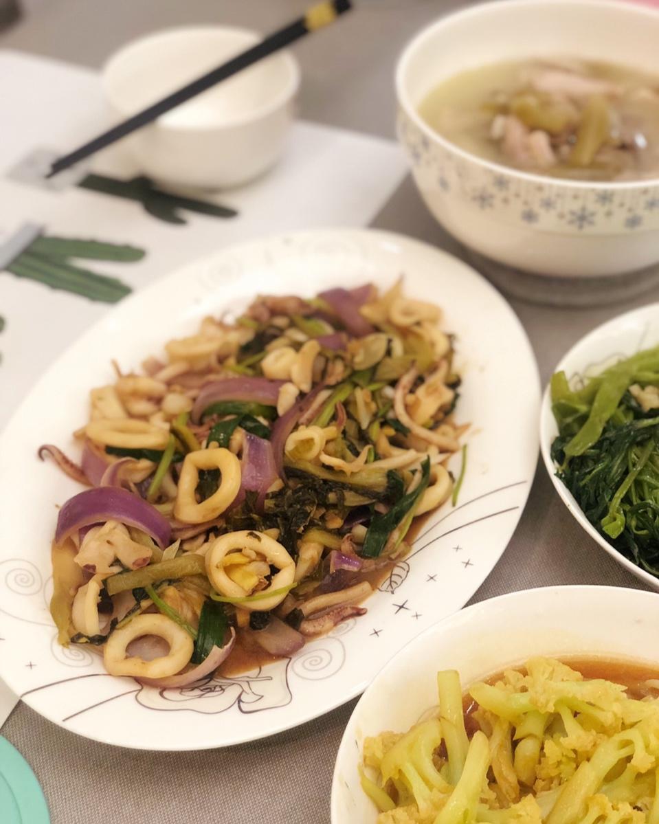 洋葱炒鱿鱼