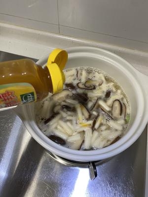 菌菇虾仁豆腐煲+太太乐鲜鸡汁芝麻香油的做法 步骤7