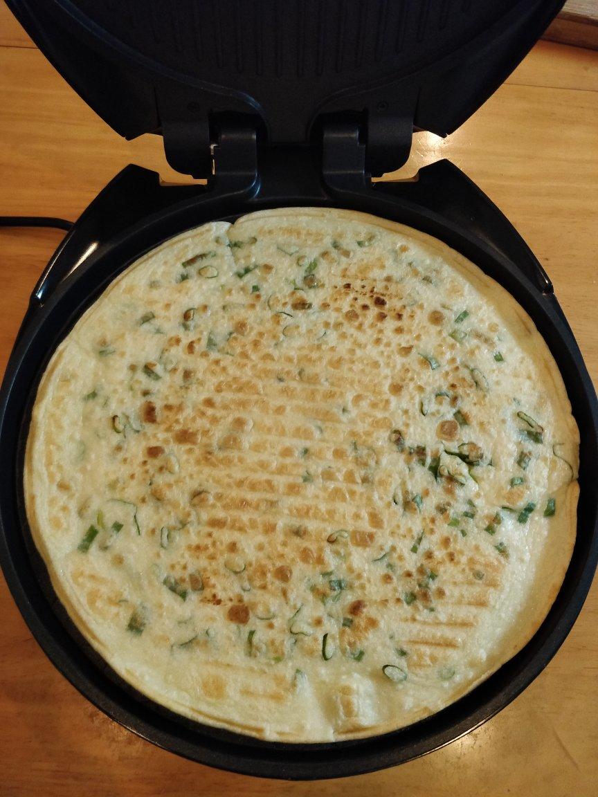电饼铛胡萝卜丝葱花鸡蛋饼