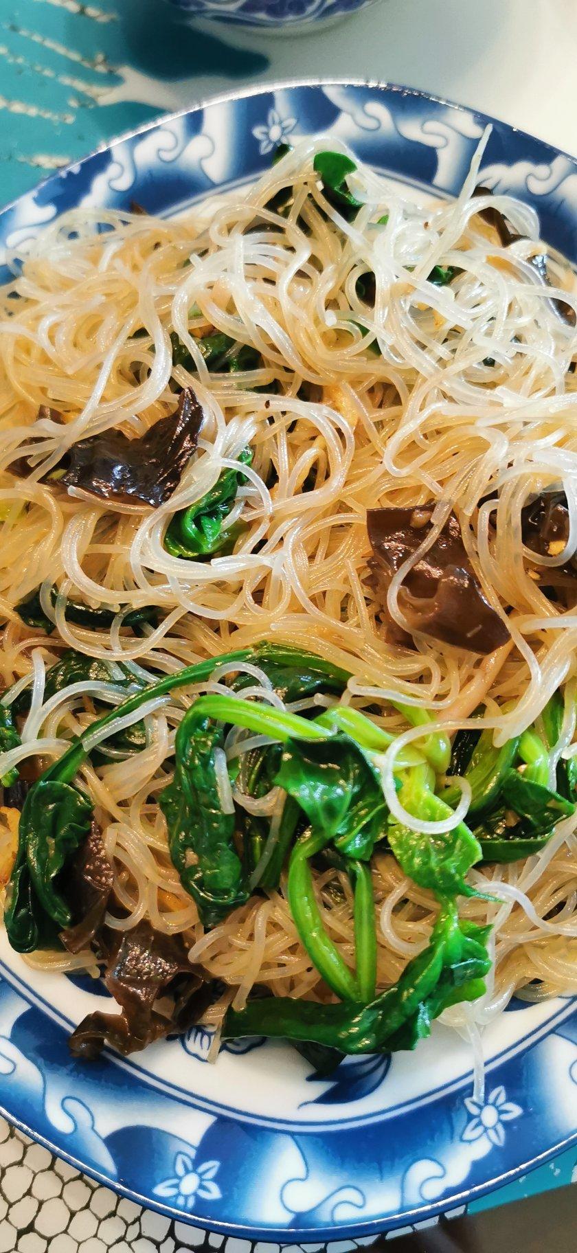 凉拌菠菜胡萝卜鸡蛋粉丝