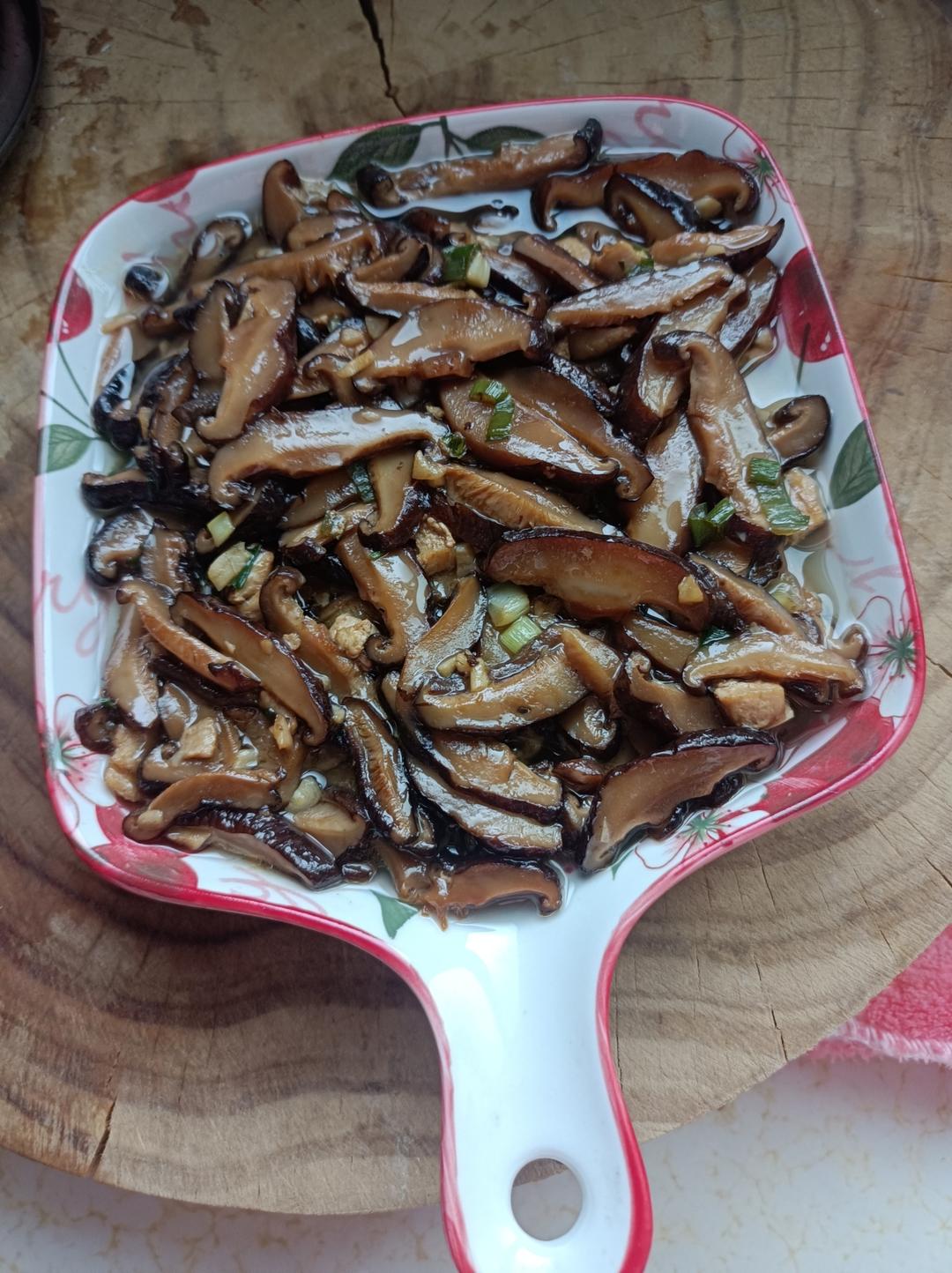 香菇这样炒比肉都好吃😋素炒香菇