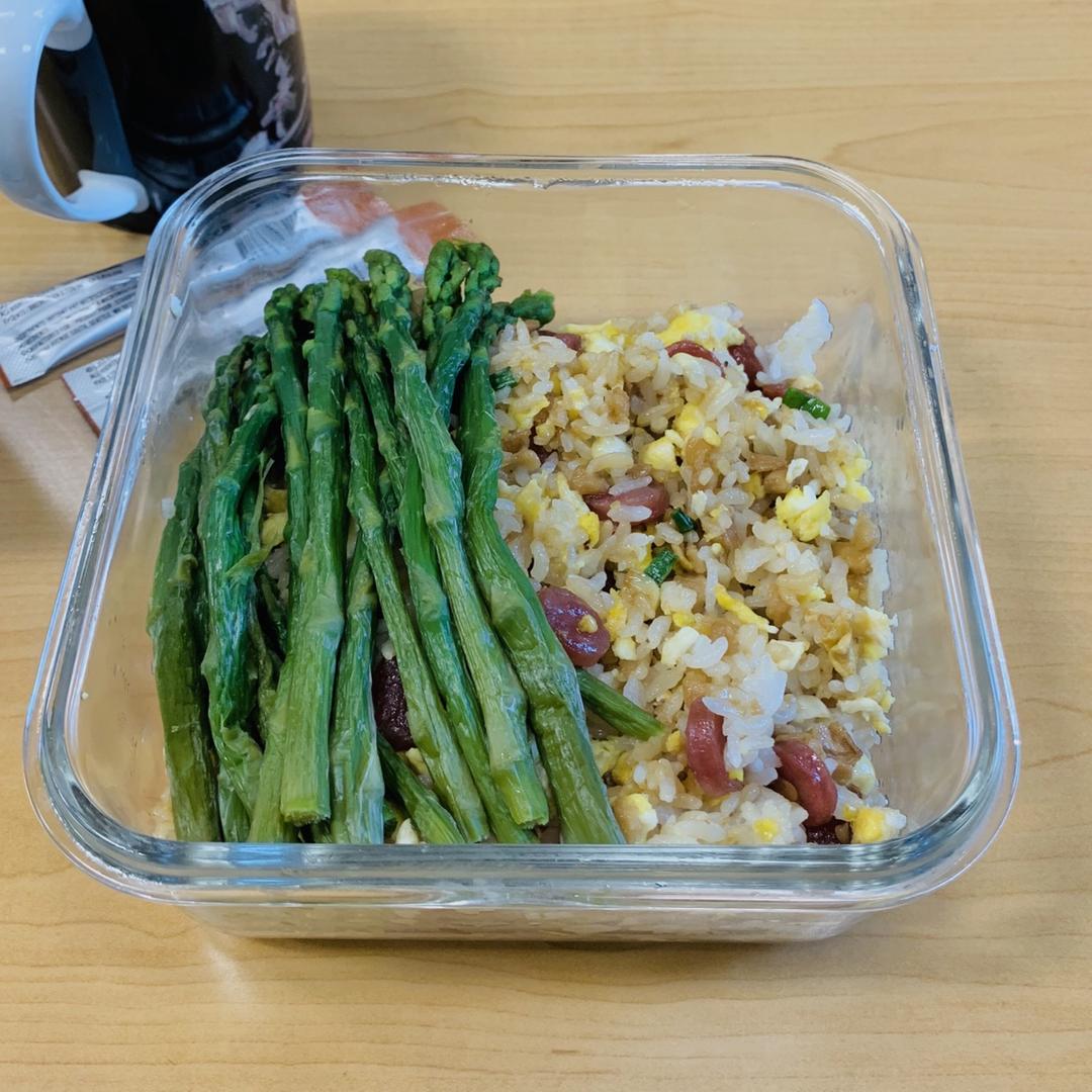 玉米胡萝卜火腿鸡蛋炒饭