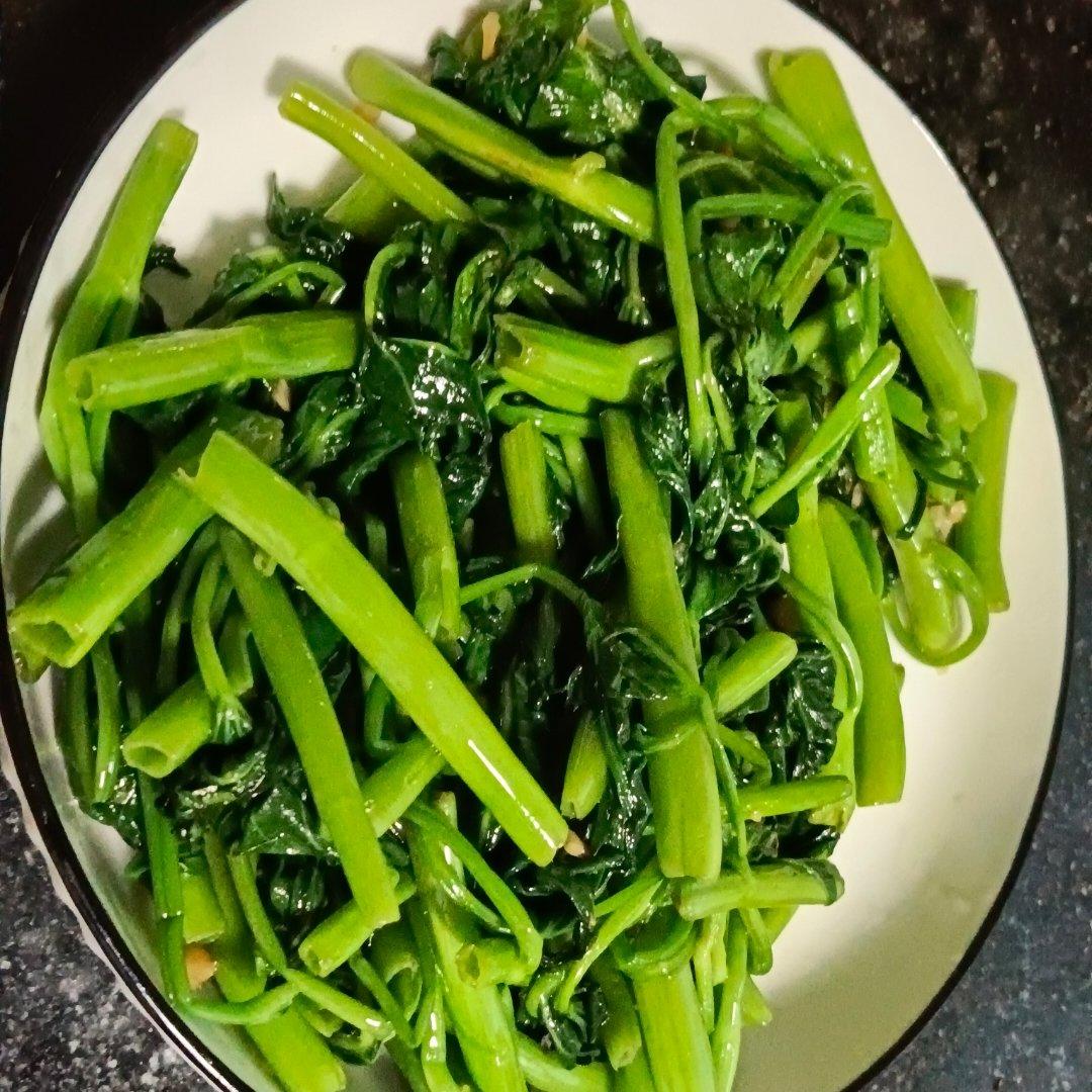 爆炒耗油空心菜