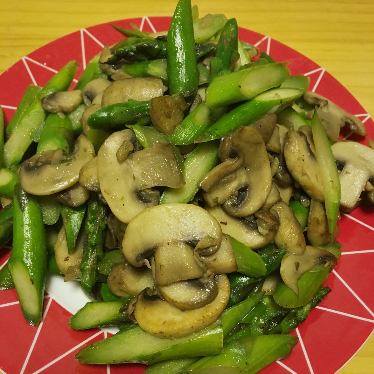 芦笋炒蘑菇