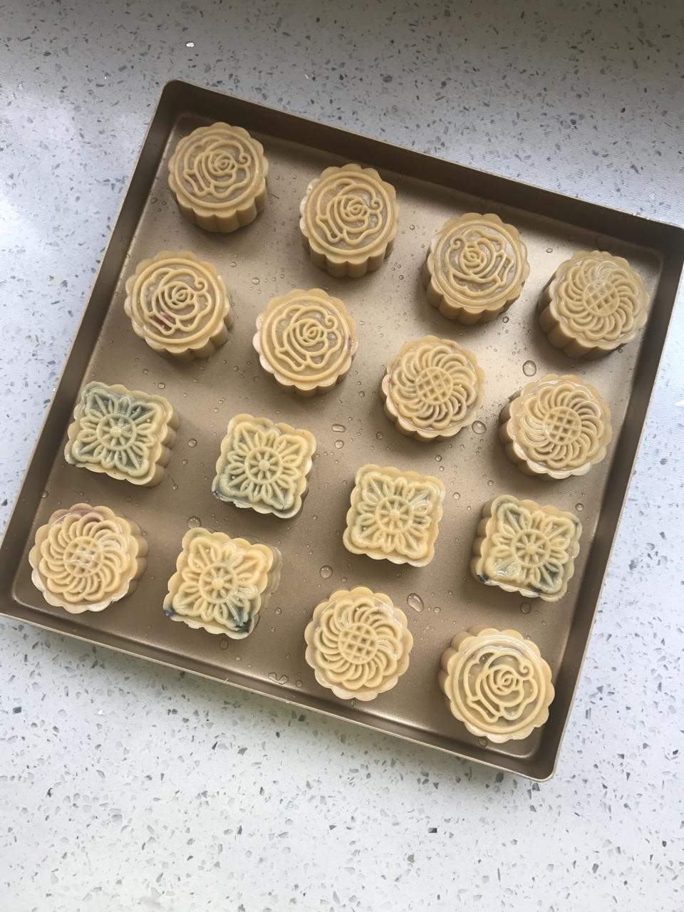 广式月饼—蛋黄莲蓉月饼
