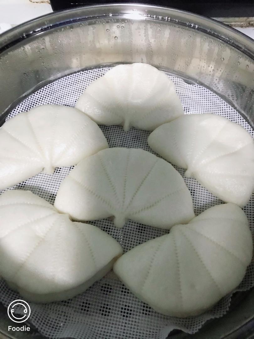 荷叶饼夹（晚上睡前和面团，早上起来蒸的荷叶馒头饼，夹点菜，超好吃😋）