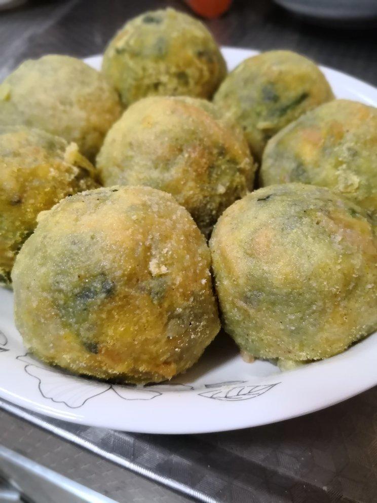 菠菜玉米面团子
