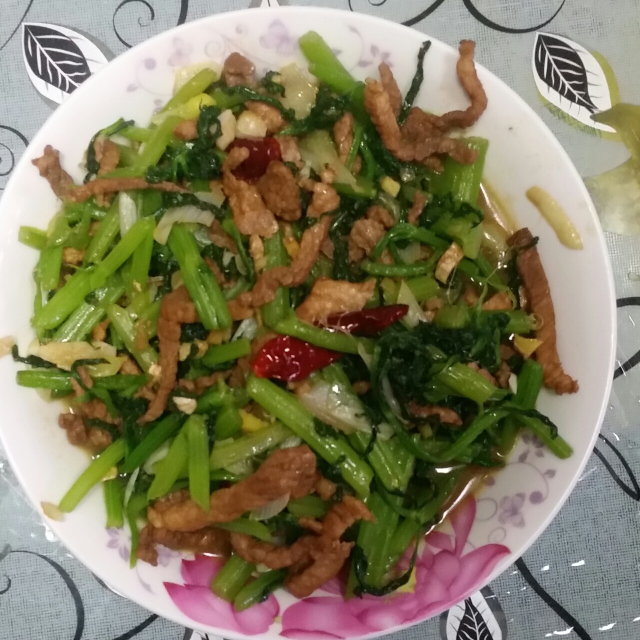 芹菜炒肉丝（七爸家常菜）