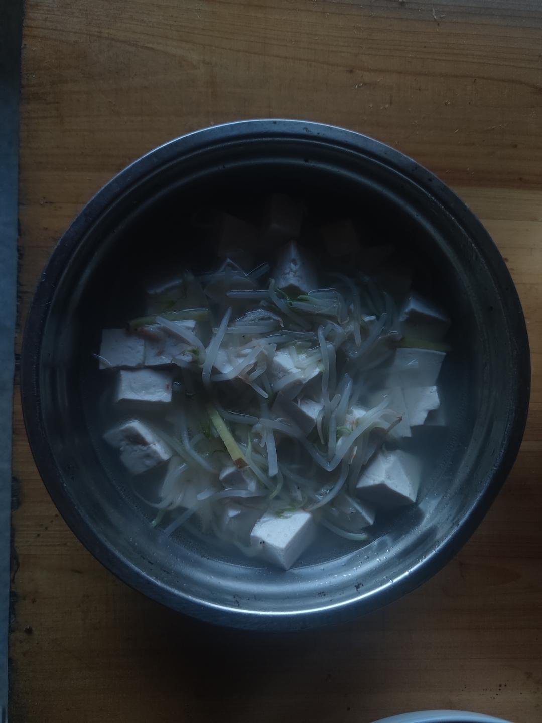 豆芽豆腐汤