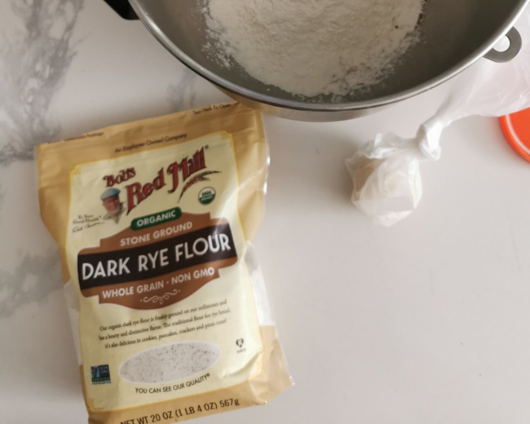 黑麦巧克力奶酪软欧包的做法 步骤1