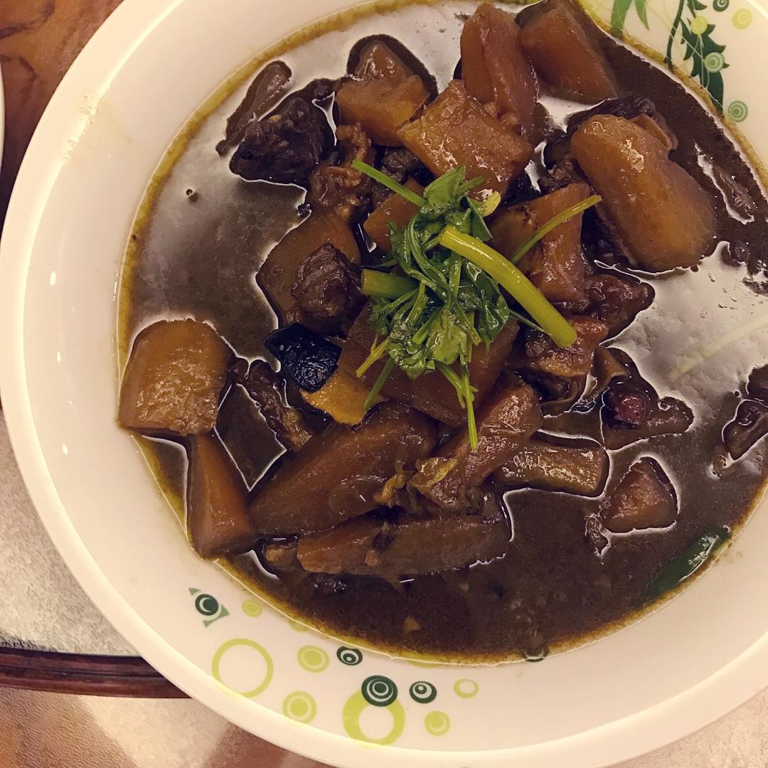 萝卜焖牛腩