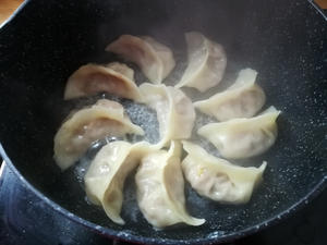抱蛋煎饺-香芋牛肉馅的做法 步骤10