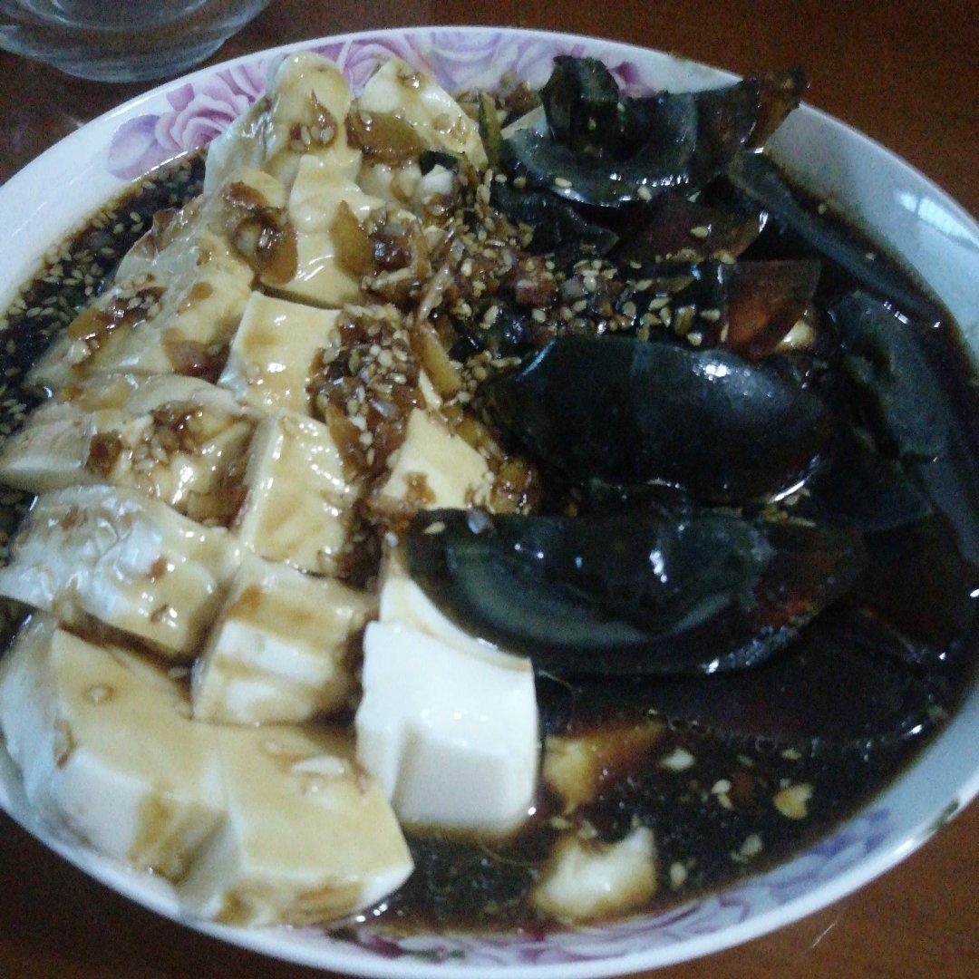 凉拌皮蛋豆腐