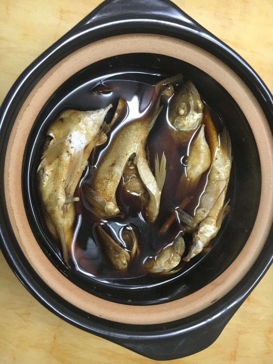 砂锅焖鲈鱼