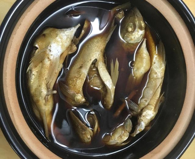 砂锅焖鲈鱼