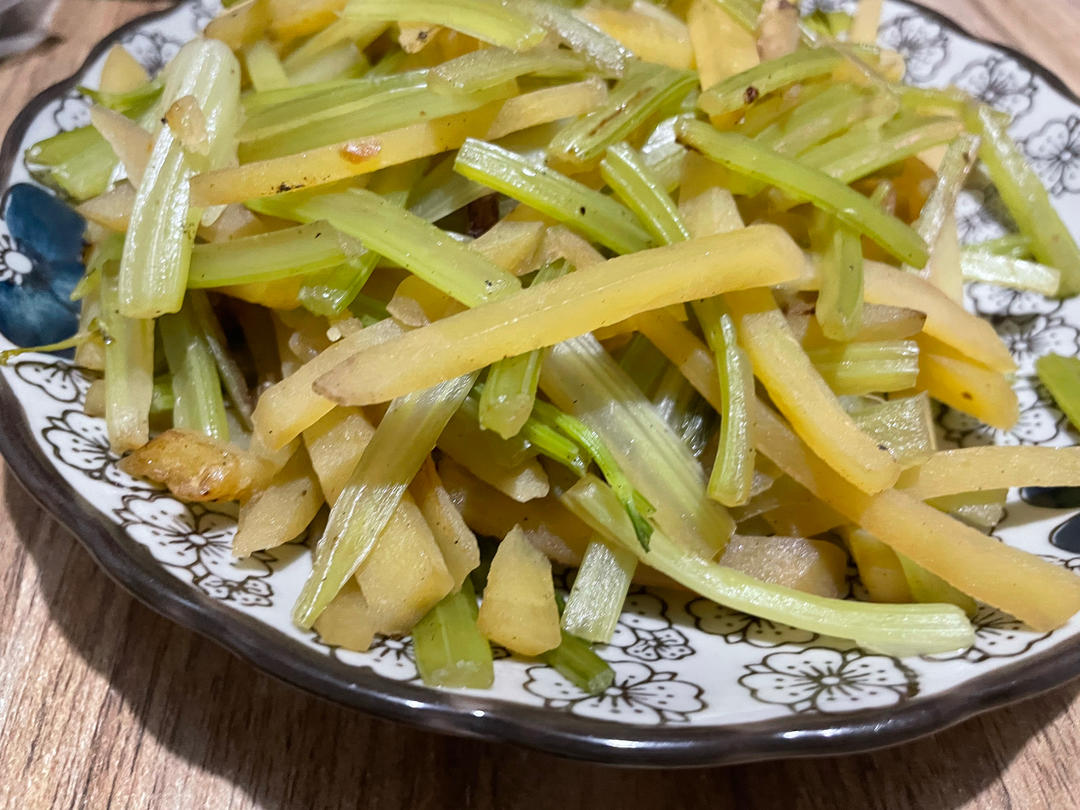 芹菜炒土豆条