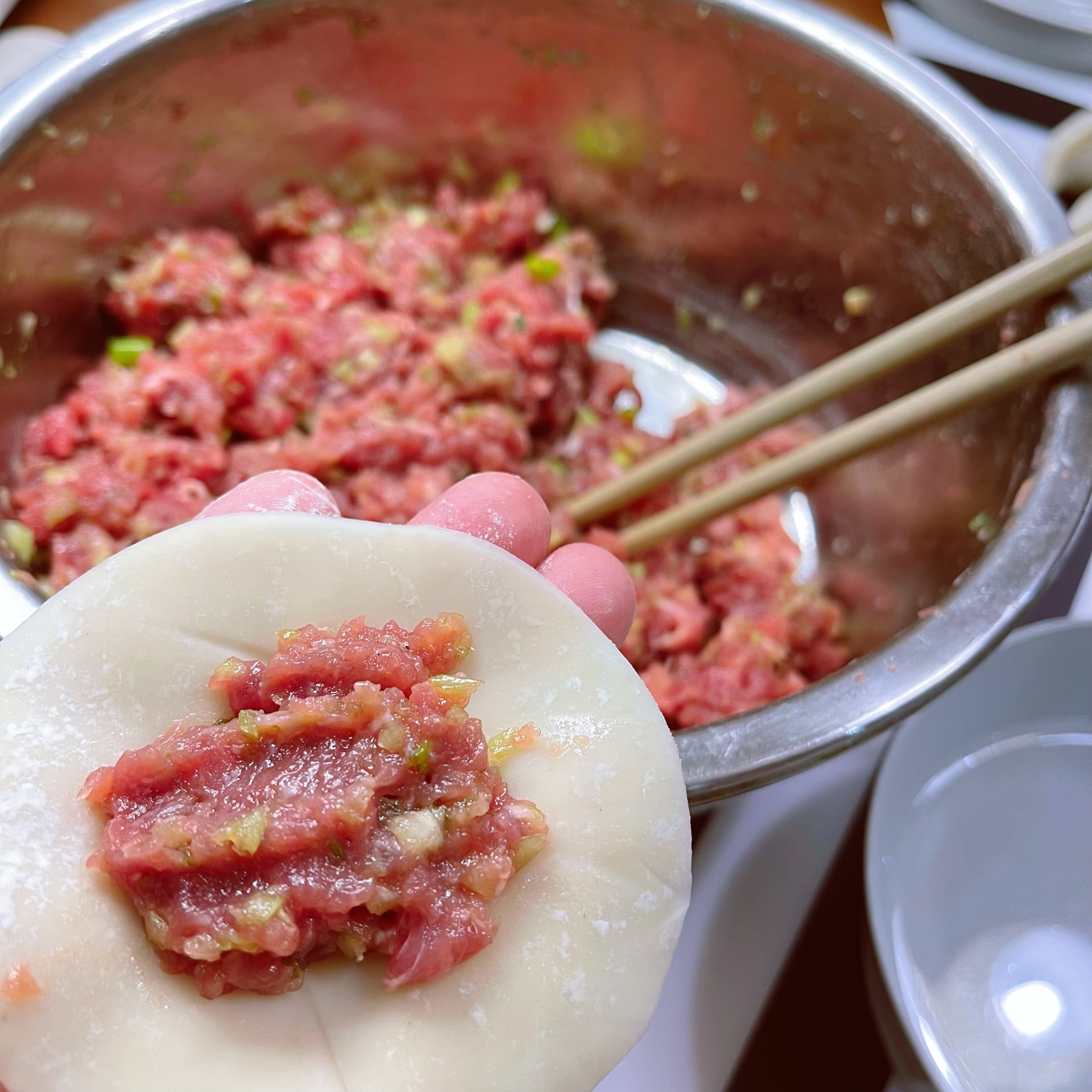 芹菜牛肉煎饺🥟的做法 步骤2