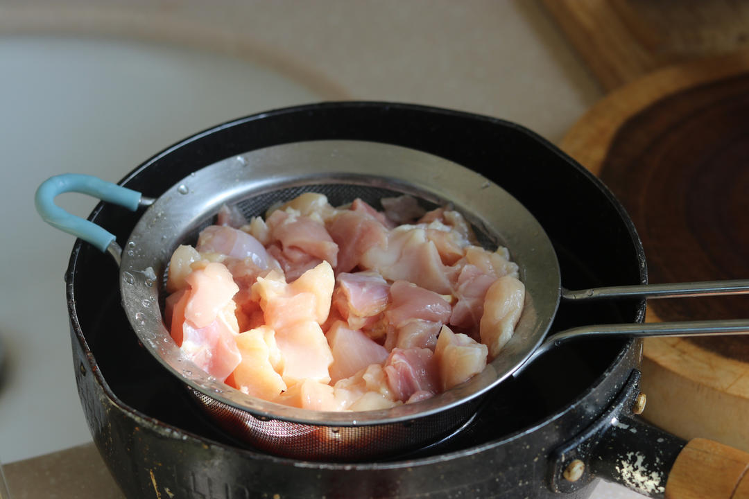泰式咖喱鸡肉炖土豆萝卜【1月北鼎珐琅锅食谱】