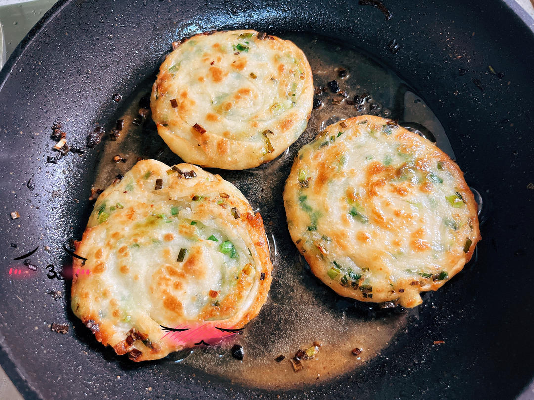 堂妈教你做飘香葱油饼