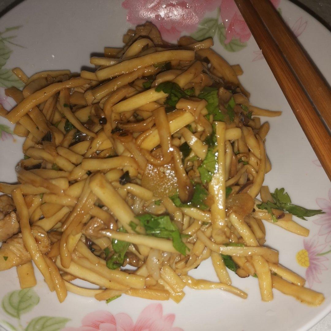 杏鲍菇炒肉丝