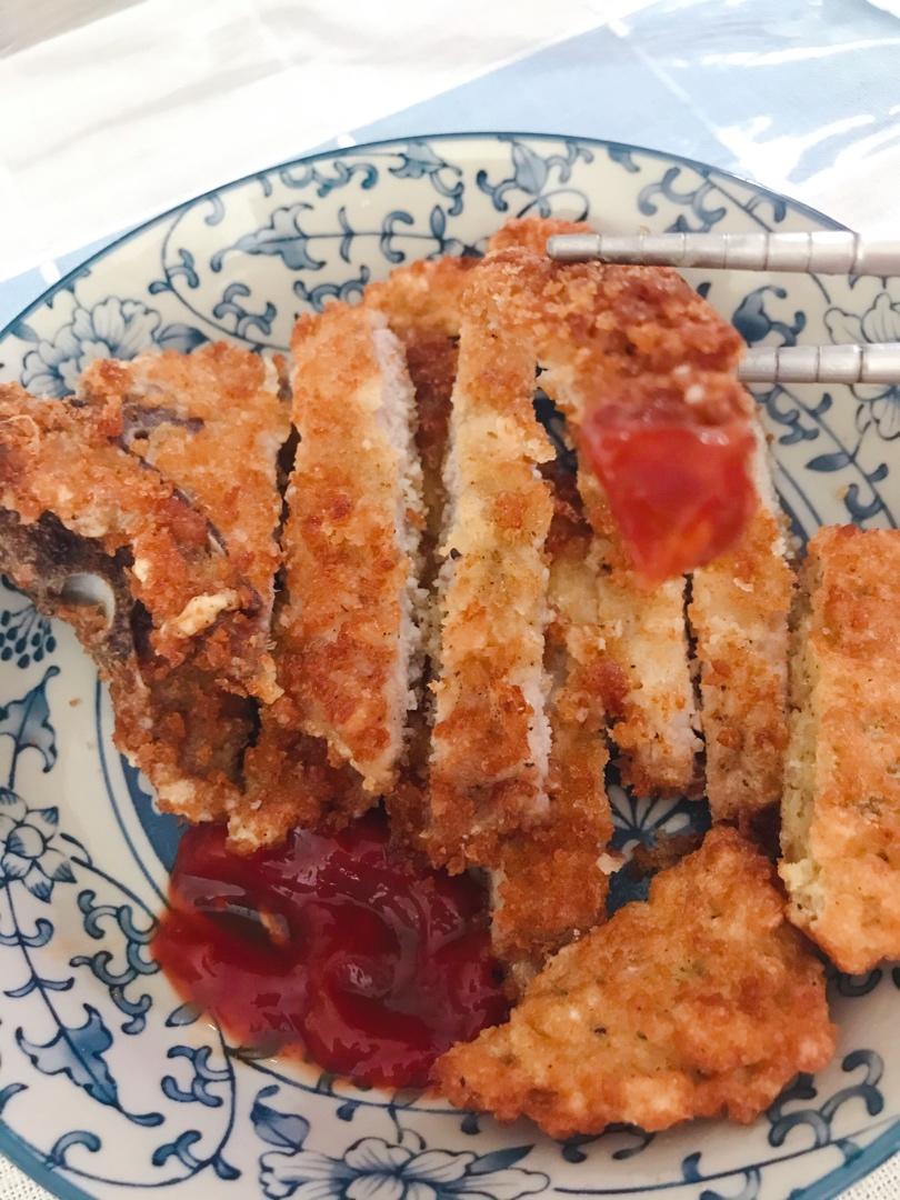 黄金酥脆的炸猪排