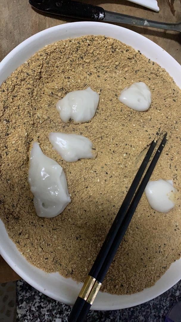 糍粑，糯米糍，黄豆粉粘糯米球【附上黄豆粉的做法】