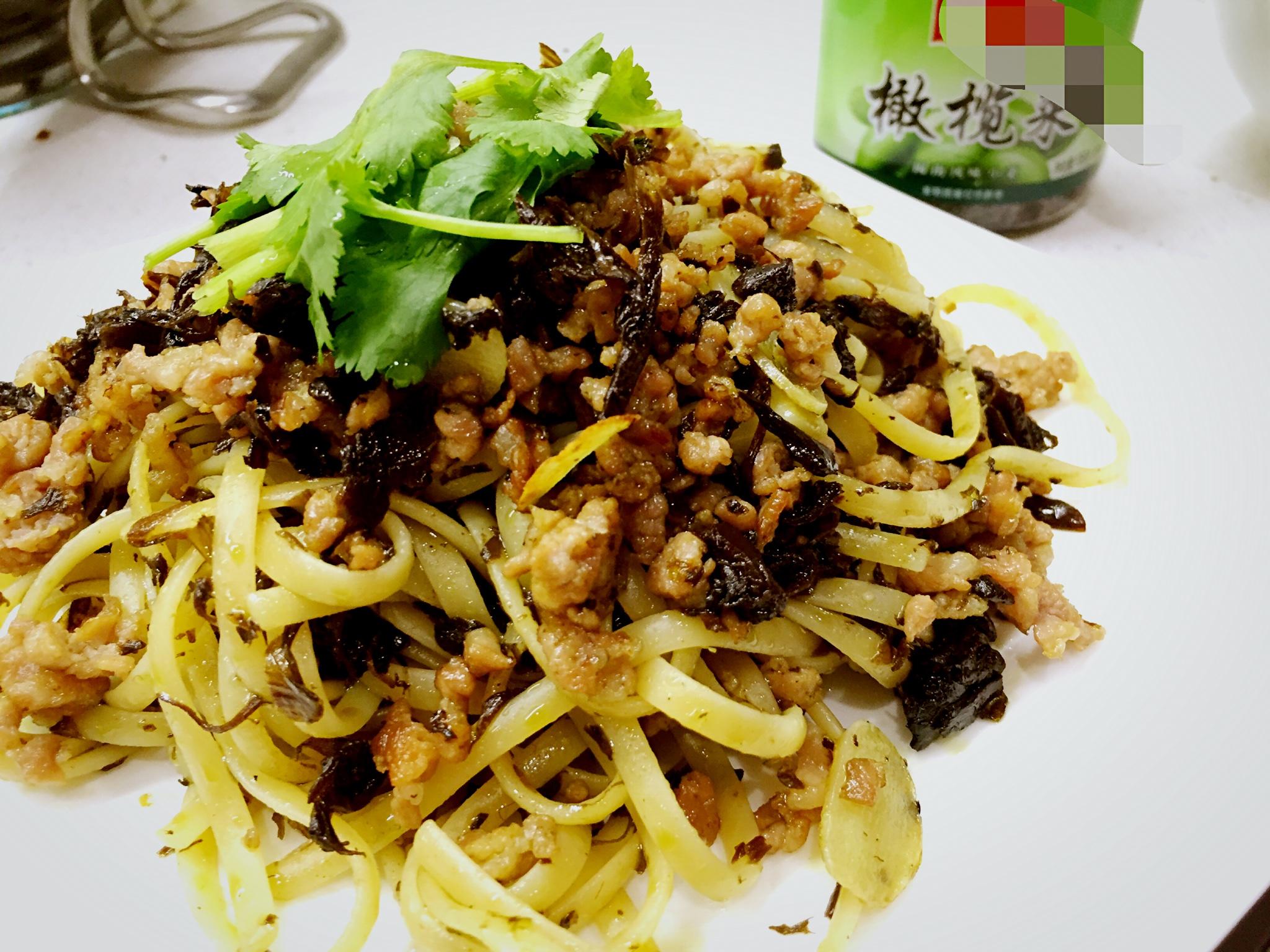 中式橄榄菜肉末意面的做法