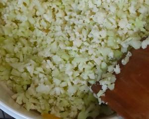 生菜包无米(菜花)炒饭简单又美味的减脂餐的做法 步骤6