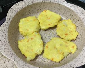 宝宝辅食-山药红萝卜鳕鱼饼的做法 步骤4