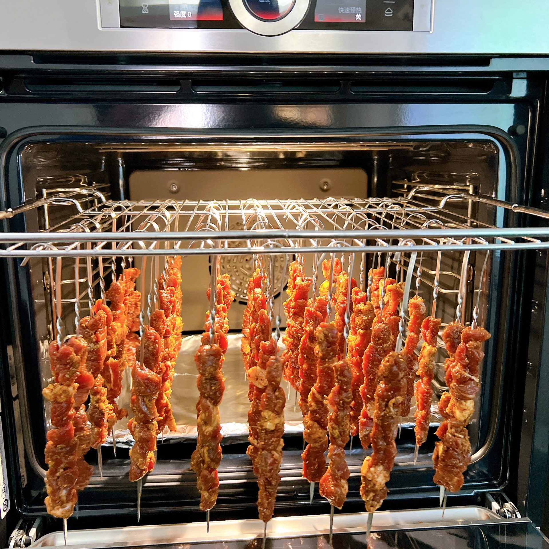 家庭版电烤箱 烤羊肉串的做法 步骤2