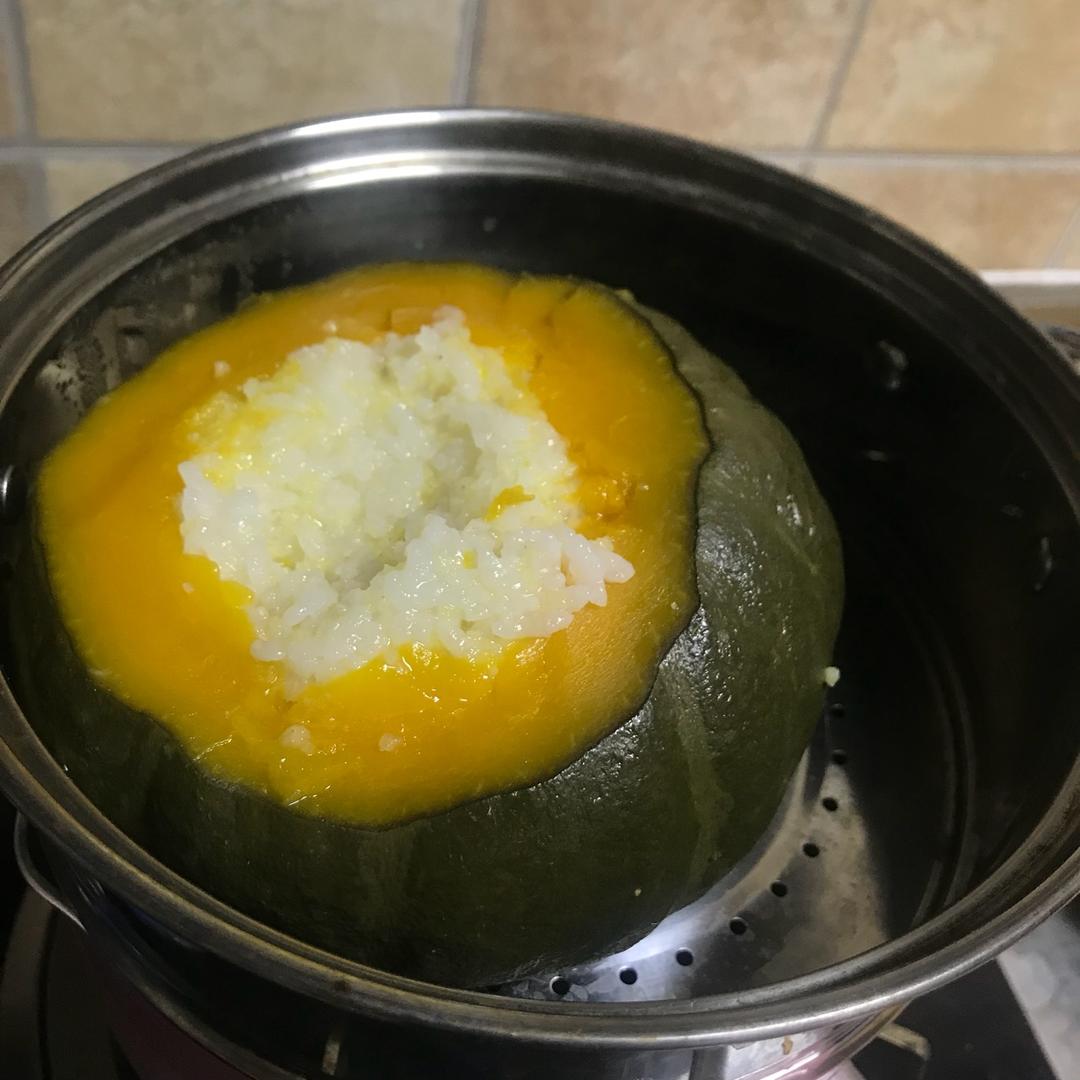 贝贝南瓜盅蒸米饭